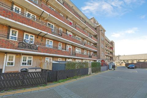 2 bed property, in Dartington House, £325,000