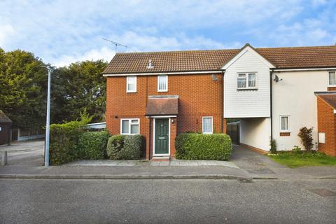3 bed property, in Tattersalls Chase, £300,000