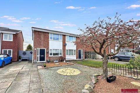 2 bed property, in Tithe Close, £210,000