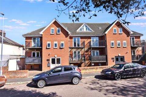 1 bed property, in Stour Road, £80,000