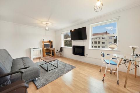 1 bed property, in Wilshaw Close, £250,000
