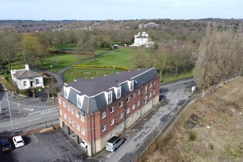 2 bed property, in North Road, £90,000