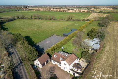6 bed property, in Thorrington, £975,000