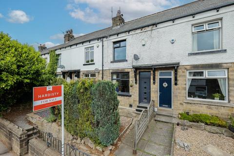 2 bed property, in New Road Side, £220,000