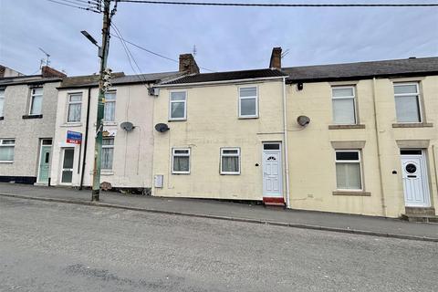 3 bed property, in Commercial Street, £80,000