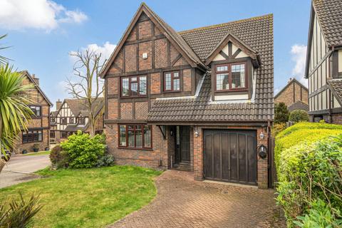 4 bed property, in Toynbec Close, £850,000