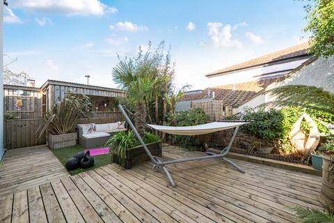 3 bed property, in Greenhill Down, £550,000
