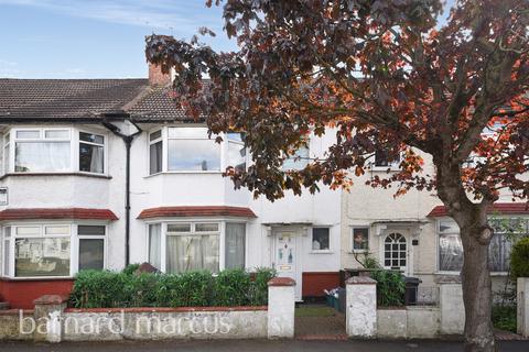 3 bed property, in Gorringe Park Avenue, £525,000