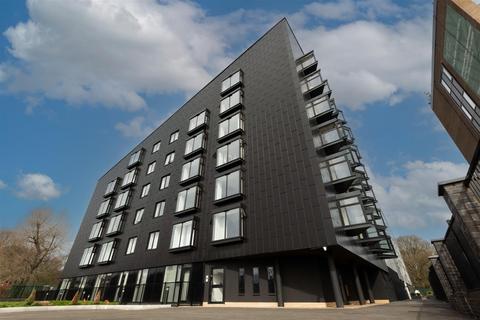 2 bed property, in City Green, £260,000