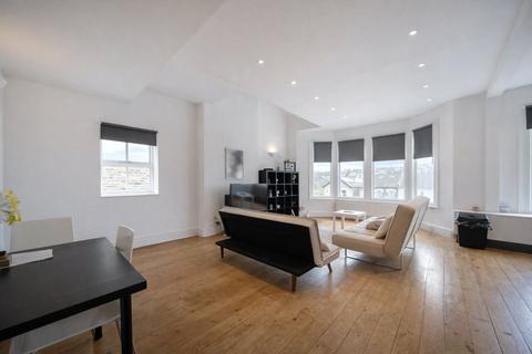 2 bed property, in Underhill Road, £650,000