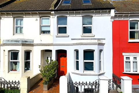 4 bed property, in Queens Park Road, £650,000
