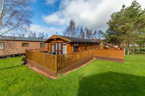 2 bed property, in Felmoor Park, £79,750