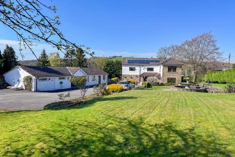 5 bed property, in Long Lane, £950,000