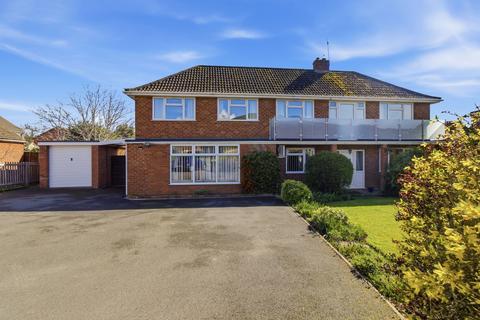 4 bed property, in Poolbrook Road, £625,000