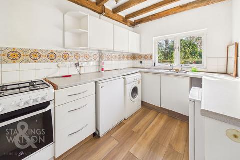 2 bed property, in Algar Road, £220,000