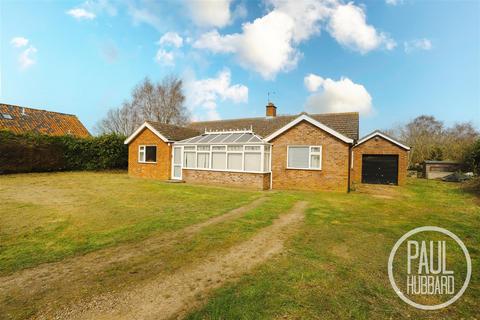 3 bed property, in Beccles Road, £320,000