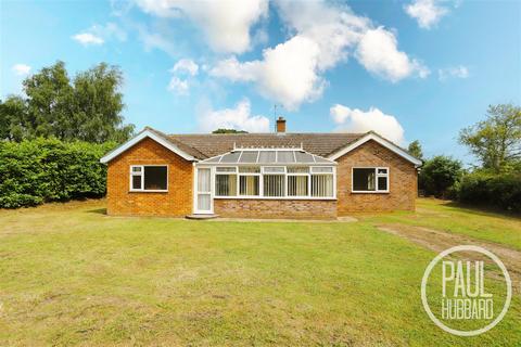 3 bed property, in Beccles Road, £320,000