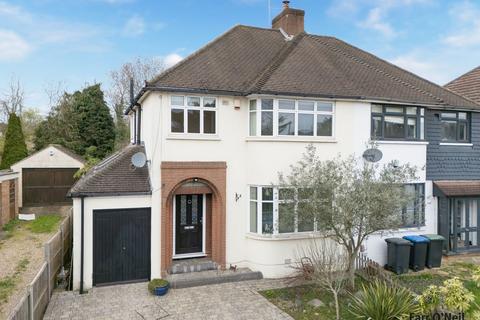 3 bed property, in Rous Road, £770,000
