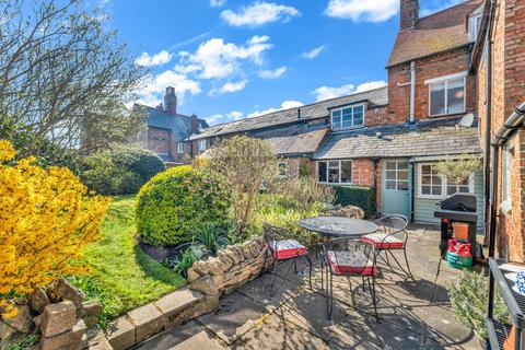 4 bed property, in New Street, £645,000