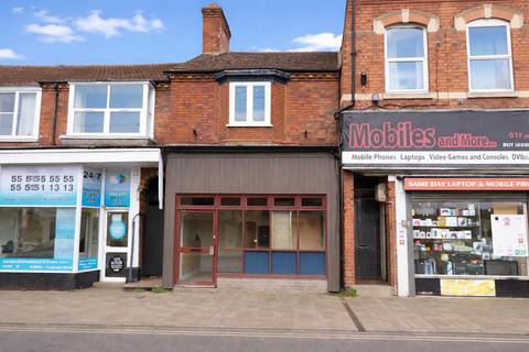 1 bed property, in High Street, £200,000