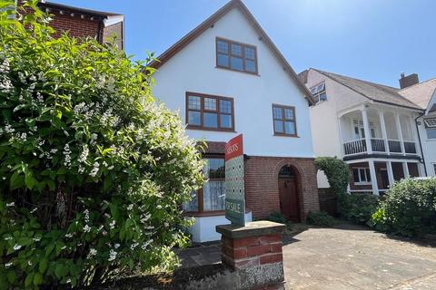 5 bed property, in North Street, £650,000