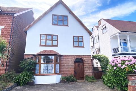 5 bed property, in North Street, £600,000