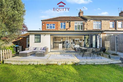 5 bed property, in Willow Road, £800,000