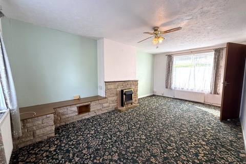 3 bed property, in Sheridan Road, £250,000