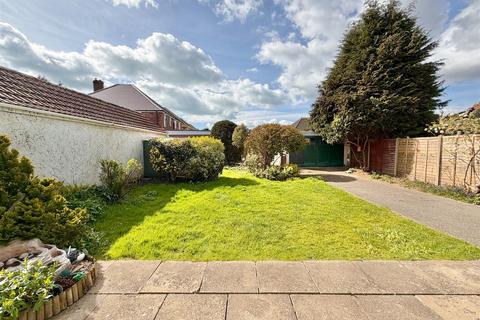3 bed property, in Dennistoun Avenue, £325,000