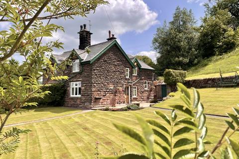 3 bed property, in Heaton, £650,000