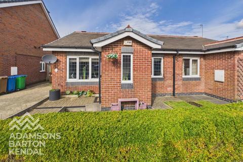 2 bed property, in Lambourne Grove, £225,000