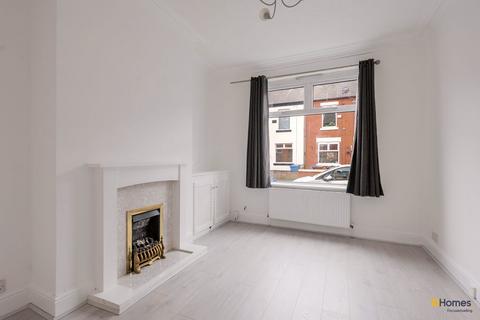 3 bed property, in Luton Road, £205,000