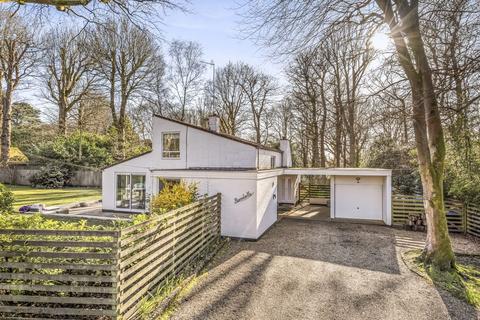 3 bed property, in Spronketts Lane, £999,995
