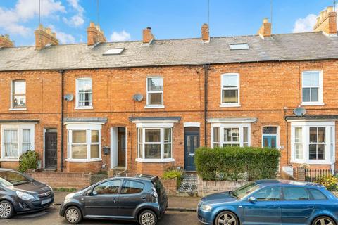 3 bed property, in Queens Road, £299,950