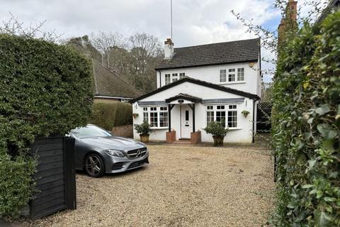 3 bed property, in Shrubbs Hill, £800,000