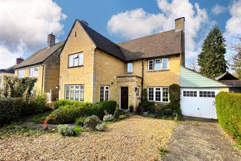 3 bed property, in Overhill Road, £679,000
