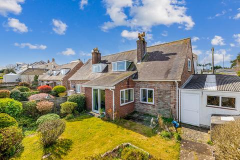 3 bed property, in Loring Road, £395,000
