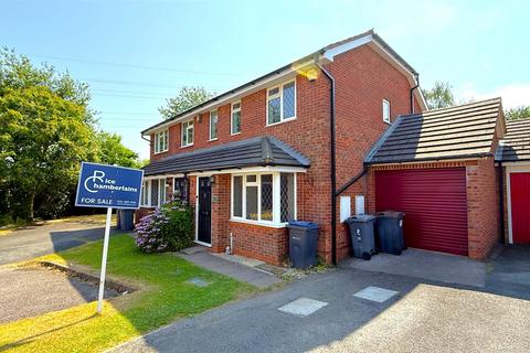 2 bed property, in Selly Hall Croft, £285,000