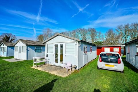 2 bed property, in Links Road, £60,000