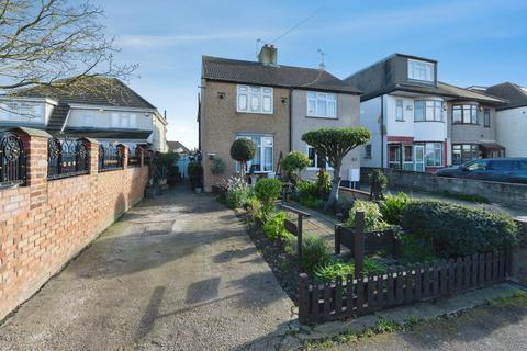 3 bed property, in Upminster Road North, £450,000