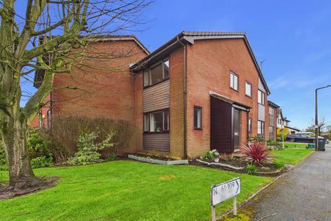 1 bed property, in St. Davids Grove, £89,950