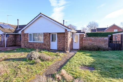2 bed property, in Nursery Close, £175,000