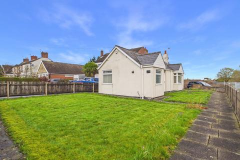 2 bed property, in The Common, £190,000