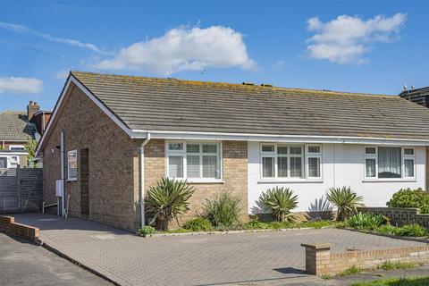 2 bed property, in View Road, £365,000