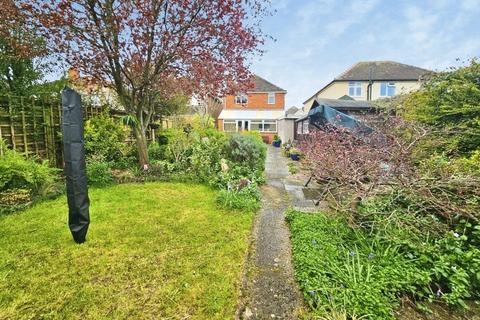 3 bed property, in Box Road Avenue, £370,000