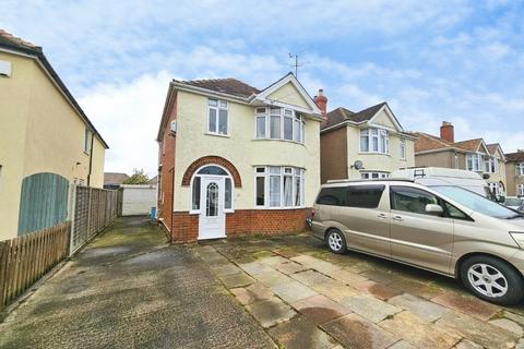 3 bed property, in Box Road Avenue, £360,000