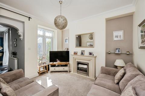 3 bed property, in Glenalla Road, £250,000