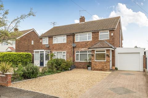 4 bed property, in The Buntings, £450,000