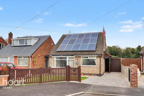 2 bed property, in Newbridge Crescent, £210,000