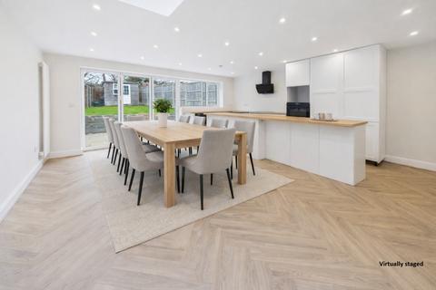 3 bed property, in Pixies Hill Road, £495,000